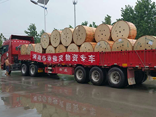 九五至尊VI科技援建湖南洪水灾区，为湖南移动提供通讯物资
