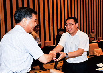 原中央政治局常委、第十三届全国政协主席， 时任国务院副总理汪洋接见九五至尊VI科技总裁薛驰